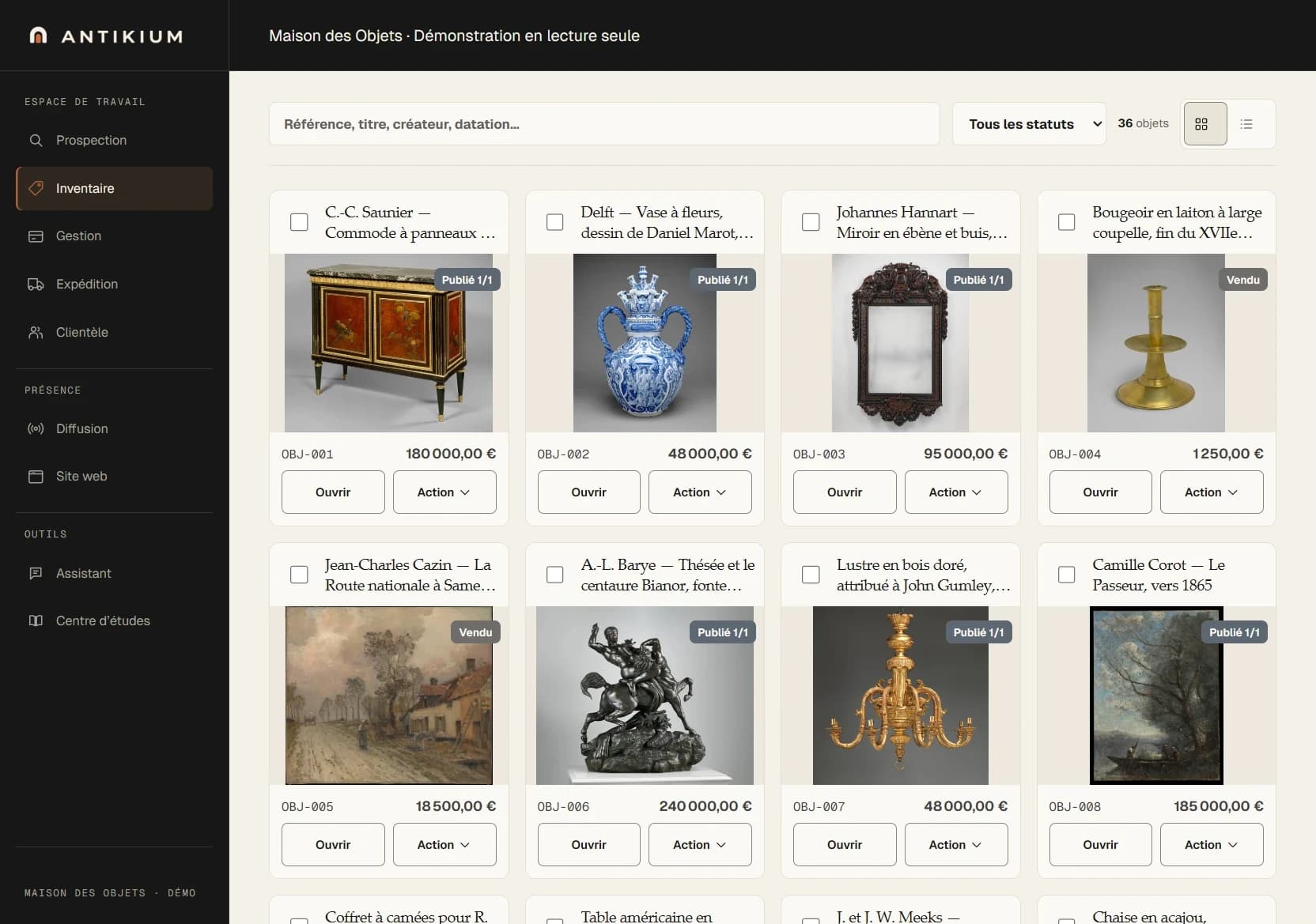 Inventaire d’Antikium en démonstration : fiches d’objets d’art avec photo, référence, statut et prix.