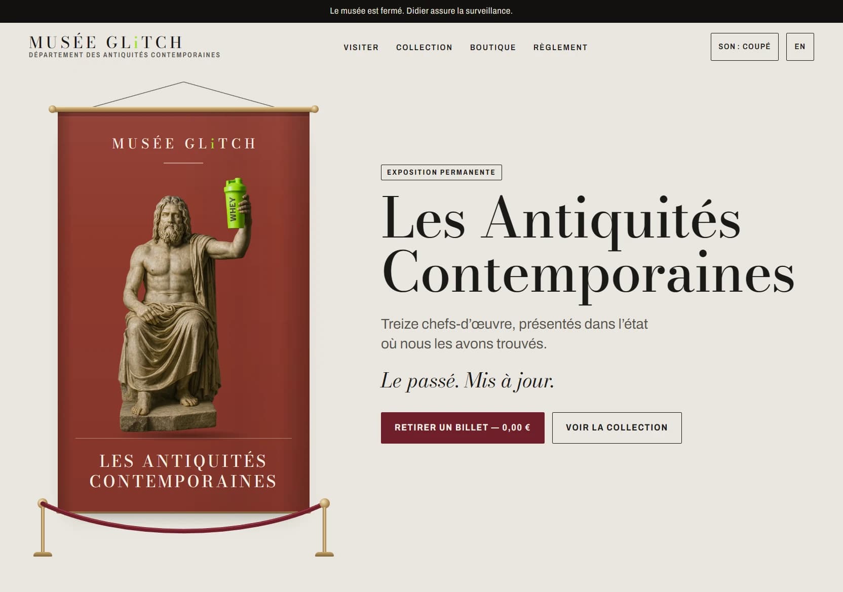 Accueil du Musée GLiTCH : l’affiche de l’exposition « Les Antiquités Contemporaines », un Zeus de marbre tenant un shaker.